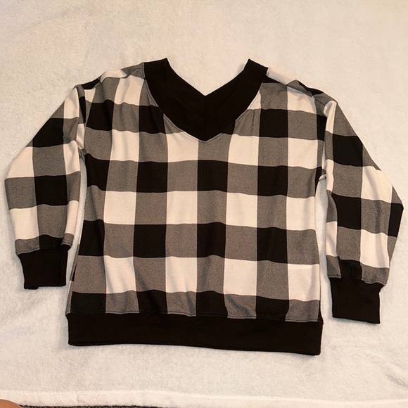 TopStyle Sweaters - Buffalo plaid sweater
